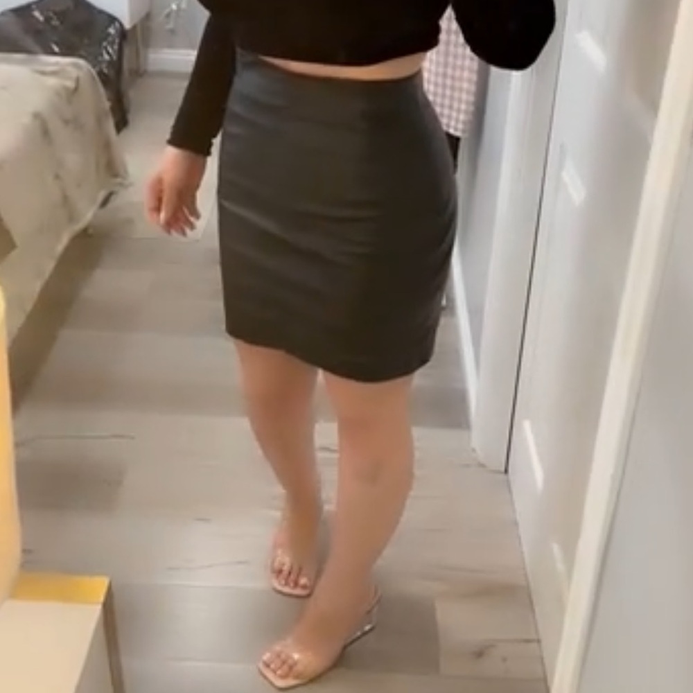 H&M Elegant Black Faux Leather Mini Skirt